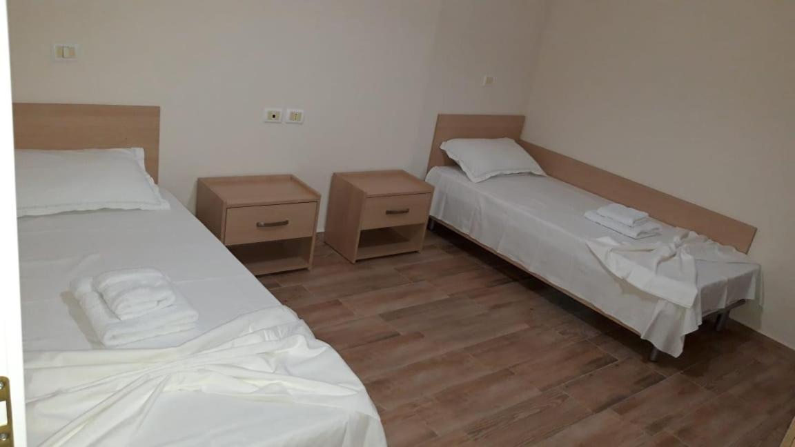 Disy Apartments Влёра Номер фото